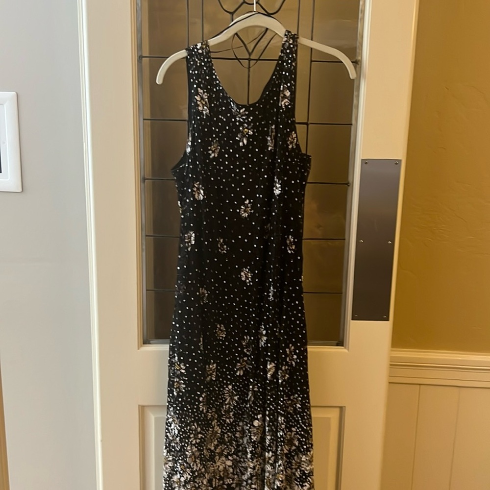 Long sleeveless black background dress with white and yellow flowers